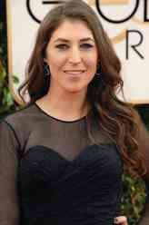 艾米·法拉·福勒（马伊姆·拜力克饰演）