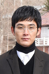 别府司（松田龙平饰演）