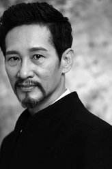 王劲松（王劲松饰演）