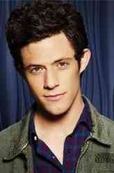 Cameron（凯尔·哈里斯饰演）