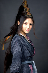 楚月（徐冬冬饰演）