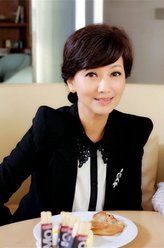 莫雅文（赵雅芝饰演）