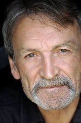 Charles Westmoreland（缪斯·沃森饰演）