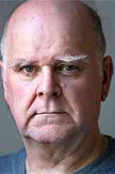 George Waterhouse（崔佛·库珀饰演）