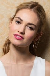Natasha Rostova（莉莉·詹姆斯饰演）