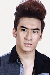 尹澄（沈建宏饰演）