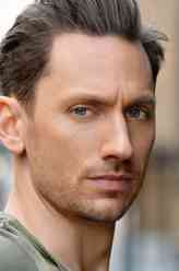 唐尼·申克（Donny Schenck）（德里克·威尔逊饰演）