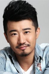 石常庆（刘名洋饰演）