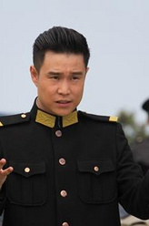 严洪森（小沈阳饰演）
