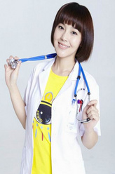 艾小天（张佳宁饰演）