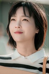倪好（何杜娟饰演）