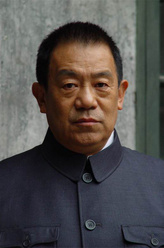 铁院长（高明饰演）