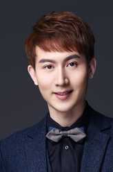 王龙华（王龙华饰演）