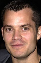 Raylan Givens（蒂莫西·奥利芬特饰演）