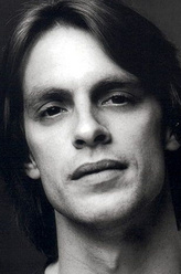 Lou Solverson（基思·卡拉丹饰演）