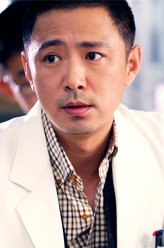 韦天舒（高鑫饰演）