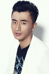 程村霞（张皓然饰演）