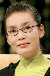 邓总（潘虹饰演）