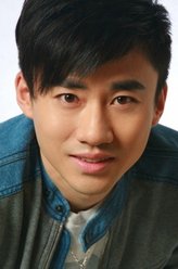 王翻译（徐亮饰演）