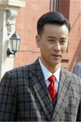 卢家驹（罗钢饰演）