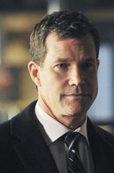 艾尔·伯恩斯(Al Burns)（迪伦·沃尔什饰演）