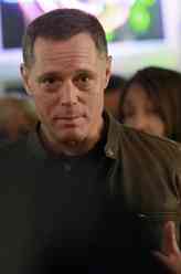 汉克·博伊特（杰森·贝吉饰演）