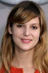 Emilie Duflot（艾乐蒂·纳瓦饰演）