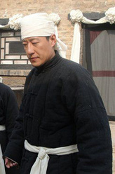 贾文锦（于震饰演）