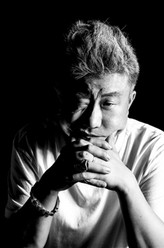 老赵（赵明义饰演）