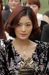 姚倩倩（王媛可饰演）