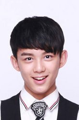 姜小强（吴磊饰演）