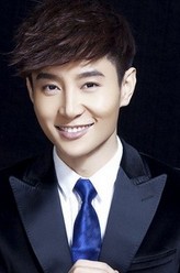 夏冰（李昕亮饰演）