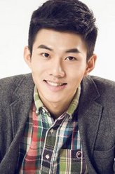 袁伟人（颜敬杰饰演）