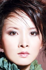 梁红英（谢兰饰演）