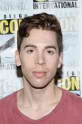 费力克斯（Felix Dawkins）（乔丹·加文瑞斯饰演）