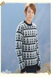 姜允在（李奎翰饰演）