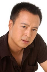 东京（成年）（褚栓忠饰演）
