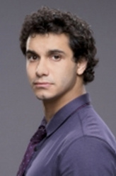 沃尔特·奥布莱恩（伊莱耶斯·加贝尔饰演）