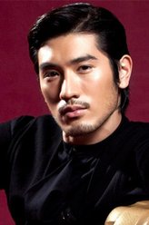 李真（高以翔饰演）