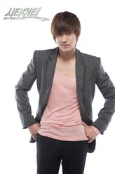 李润成（李敏镐饰演）