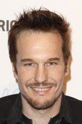 Martin（迈克尔·艾克朗德饰演）