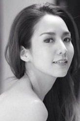 Kate（Jakjaan Akumsiri Suwannasuk饰演）