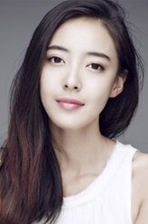 米娜（米露饰演）