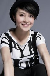 陈平梅（厉娜饰演）