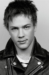 Coy Henson（康纳·杰斯普饰演）