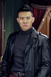 余文墨（谢孟伟饰演）