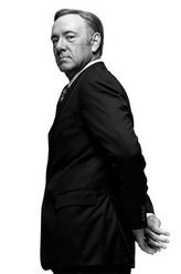 弗兰西斯·安德伍德“弗兰克”（凯文·史派西饰演）