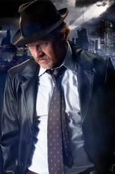 哈维·布鲁克（唐纳尔·罗格饰演）