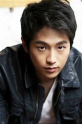 罗秀浩（崔雄饰演）