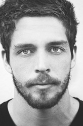 Benvolio Montague（韦德·布里格斯饰演）